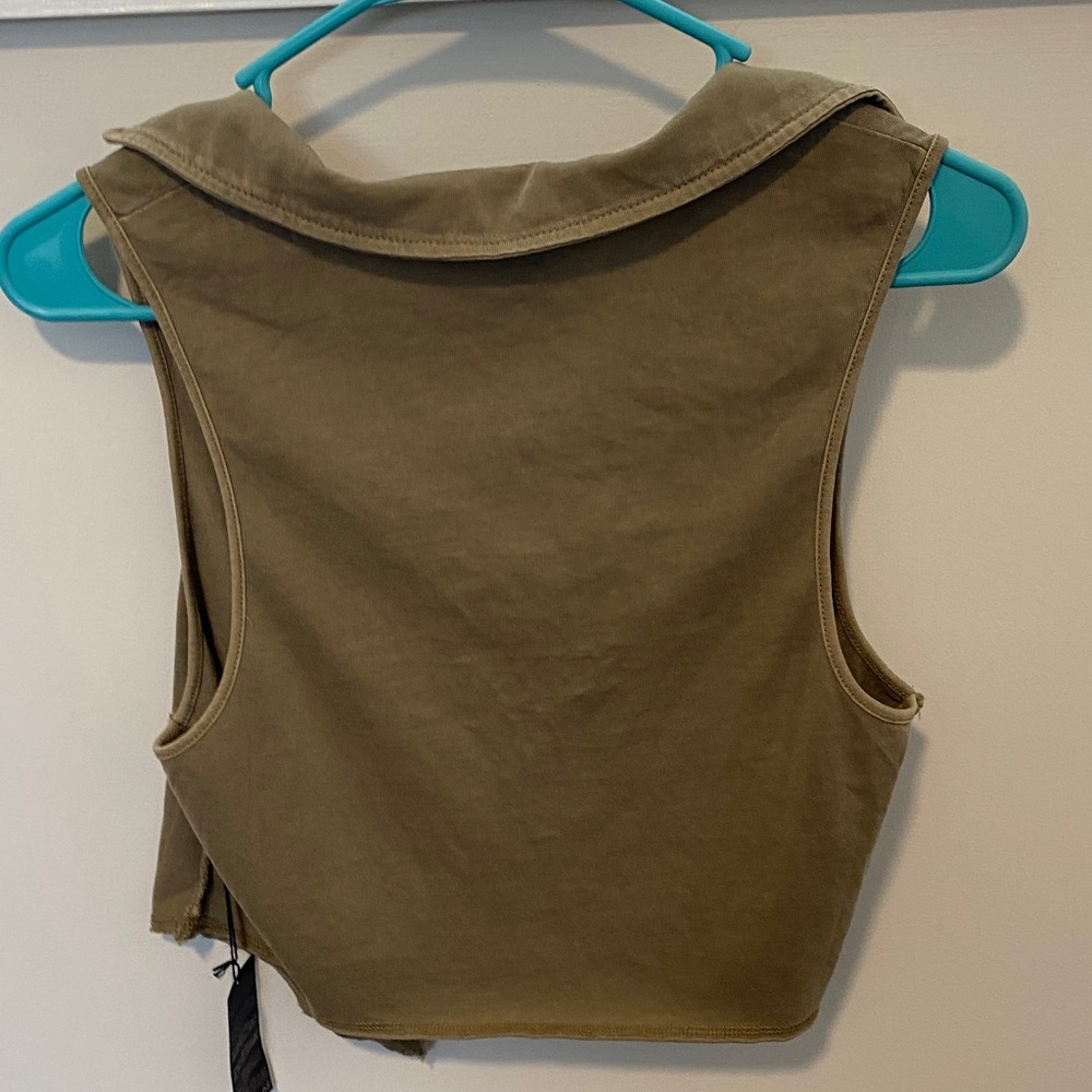 Olive Green Butterfly Graphic Crop Top with collar - Picture 4 of 6